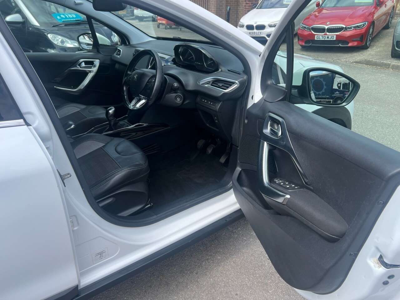 2017 PEUGEOT 2008 2017 PEUGEOT 2008