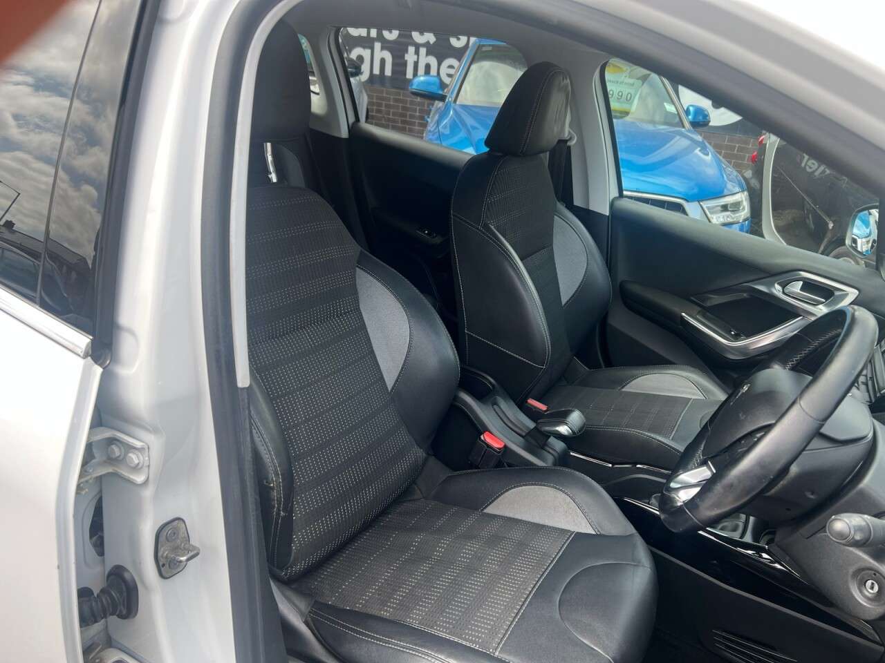 2017 PEUGEOT 2008 2017 PEUGEOT 2008