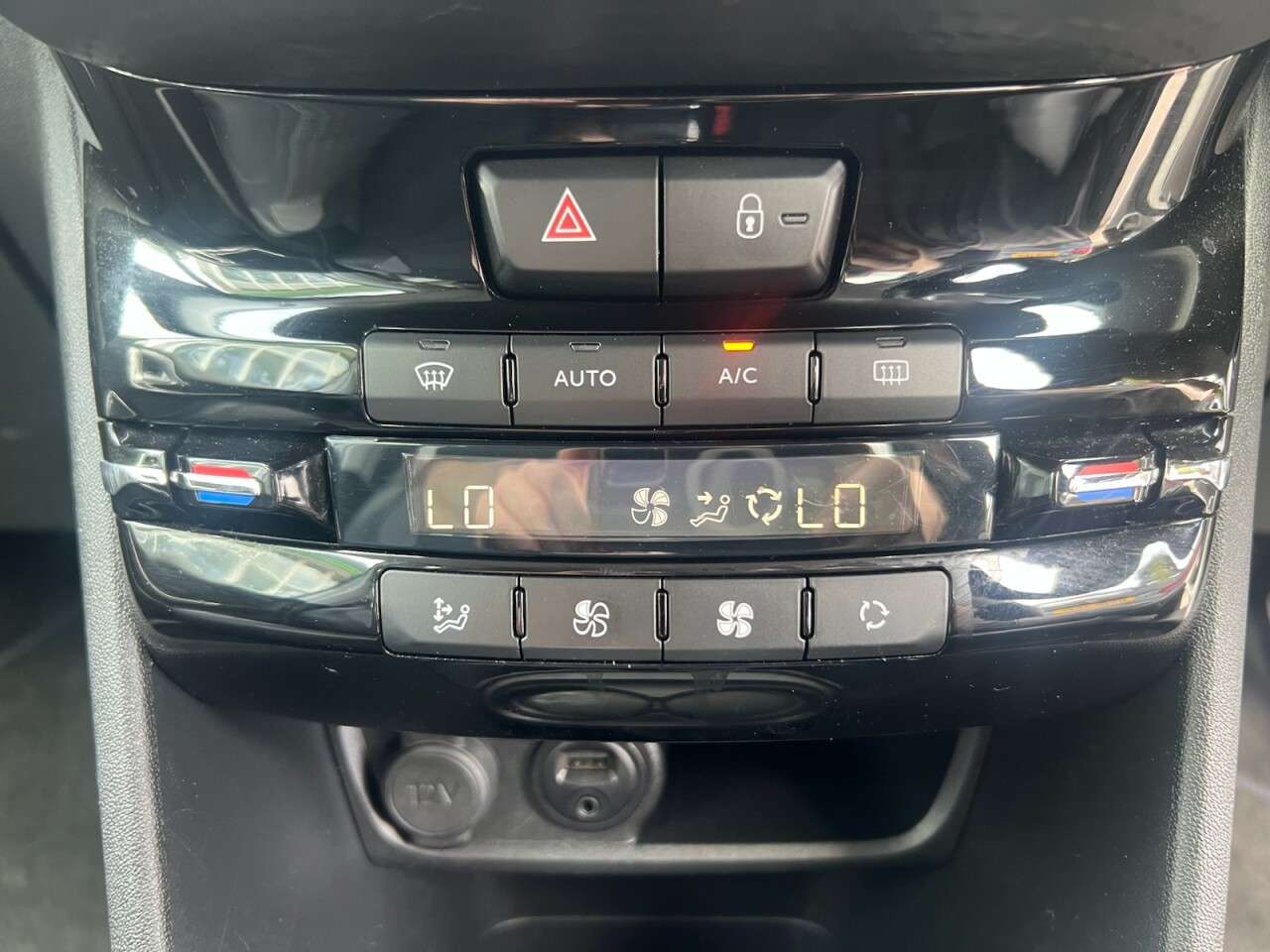 2017 PEUGEOT 2008 2017 PEUGEOT 2008