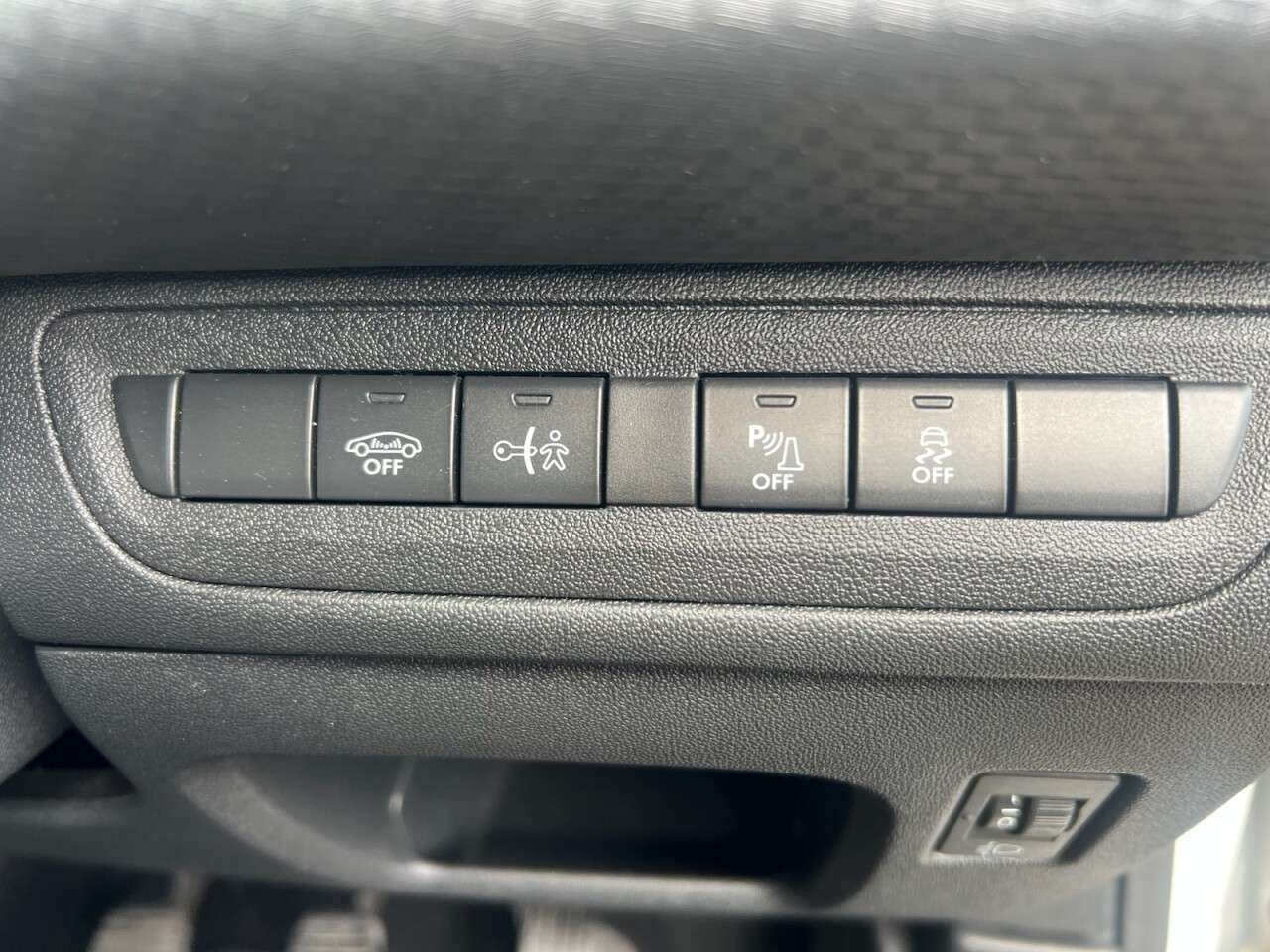 2017 PEUGEOT 2008 2017 PEUGEOT 2008