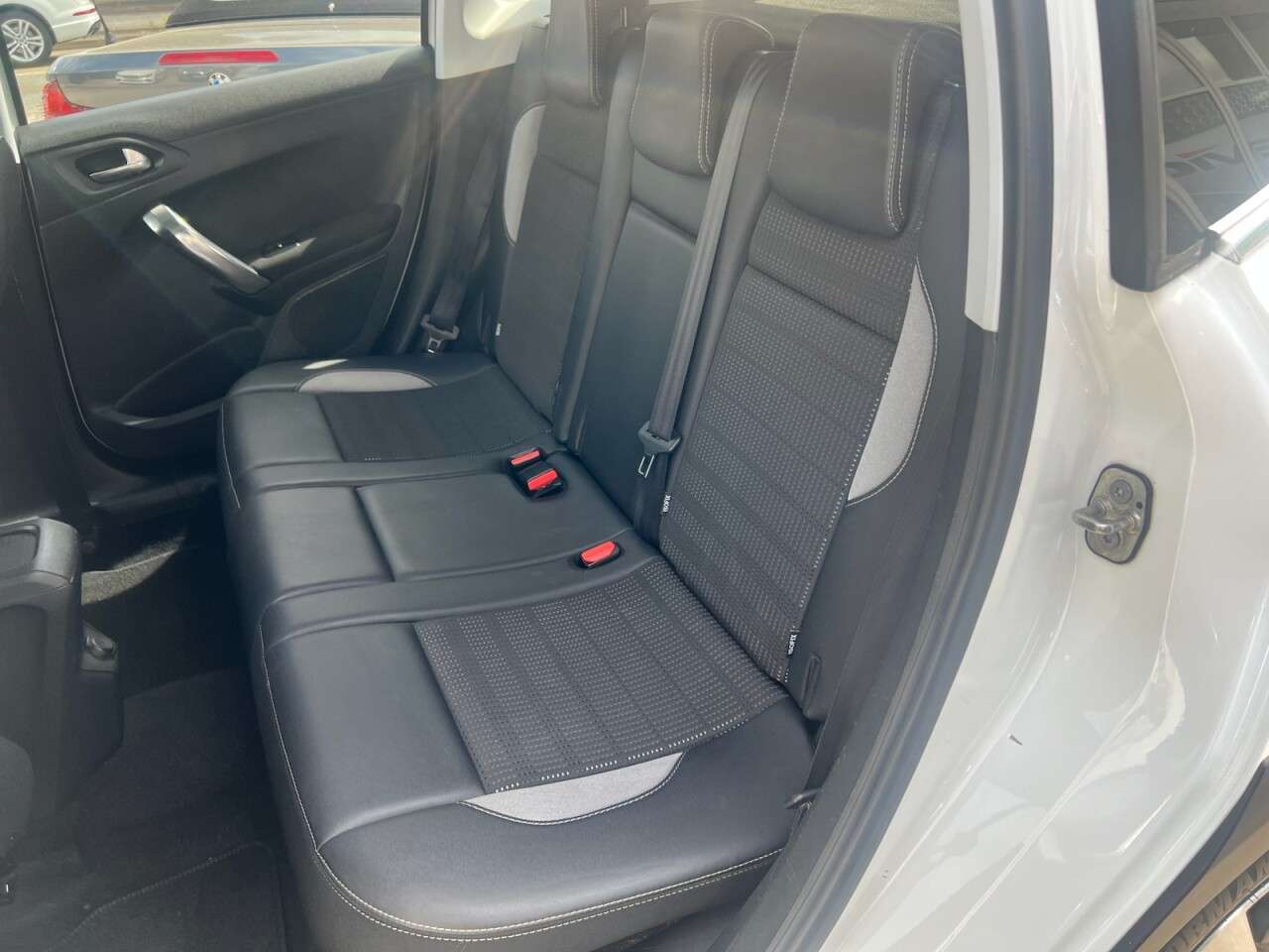 2017 PEUGEOT 2008 2017 PEUGEOT 2008