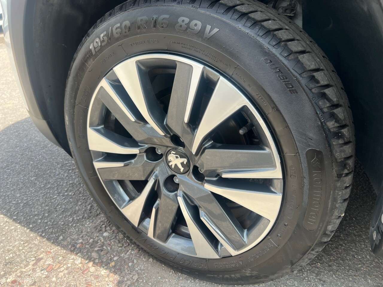 2017 PEUGEOT 2008 2017 PEUGEOT 2008