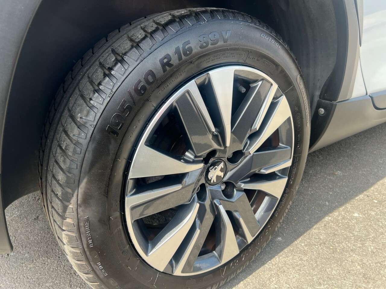 2017 PEUGEOT 2008 2017 PEUGEOT 2008