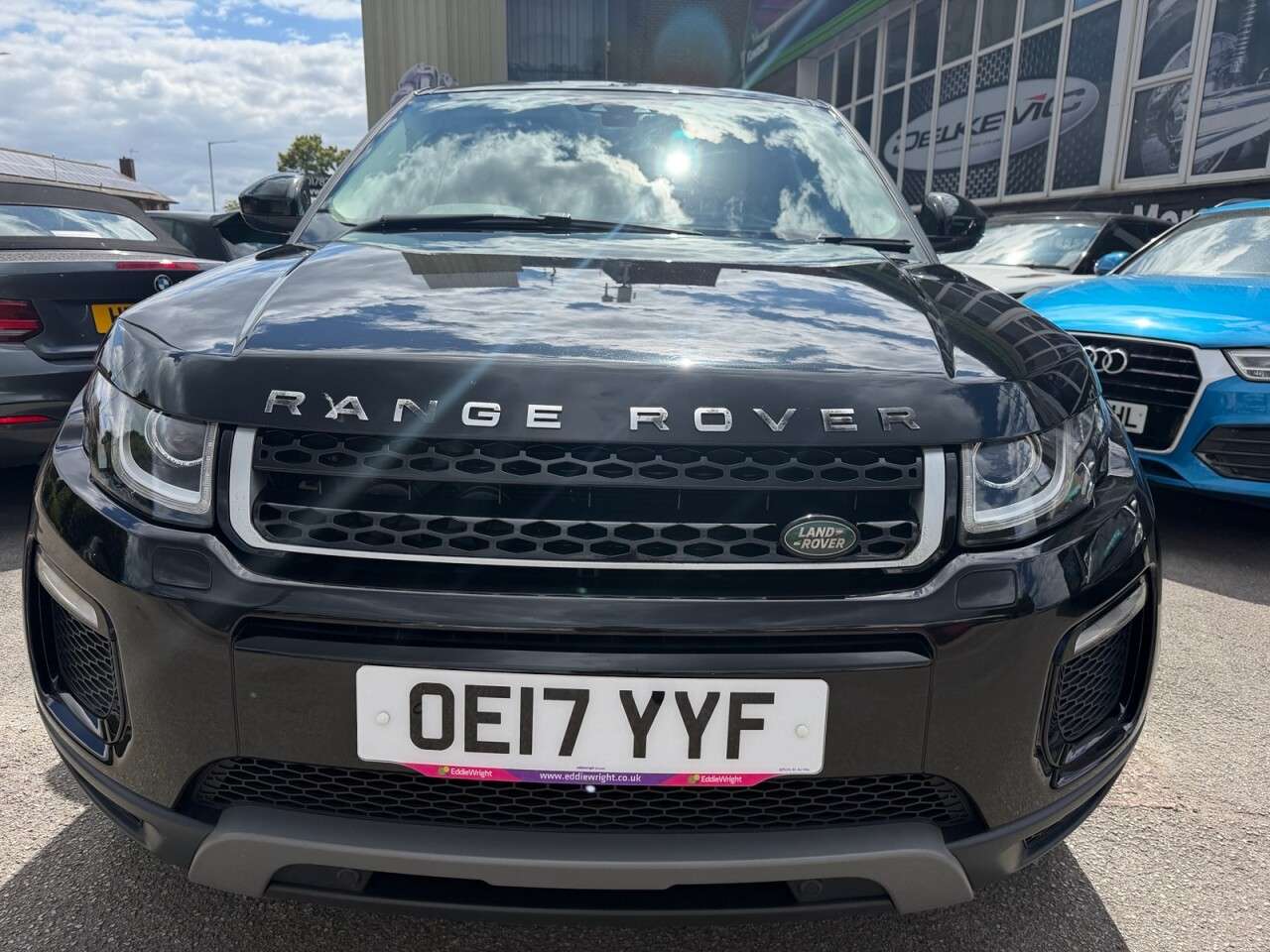 A 2017 LAND ROVER RANGE ROVER EVOQUE 2.0 TD4 SE Tech SUV 5dr Diesel Auto 4WD Euro 6 (s/s) (180 ps) A 2017 LAND ROVER RANGE ROVER EVOQUE 2.0 TD4 SE Tech SUV 5dr Diesel Auto 4WD Euro 6 (s/s) (180 ps)