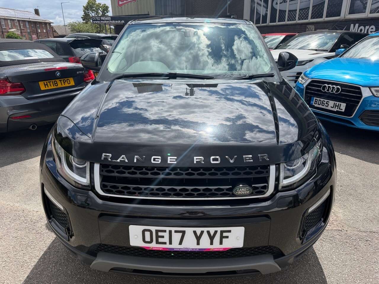A 2017 LAND ROVER RANGE ROVER EVOQUE 2.0 TD4 SE Tech SUV 5dr Diesel Auto 4WD Euro 6 (s/s) (180 ps) A 2017 LAND ROVER RANGE ROVER EVOQUE 2.0 TD4 SE Tech SUV 5dr Diesel Auto 4WD Euro 6 (s/s) (180 ps)