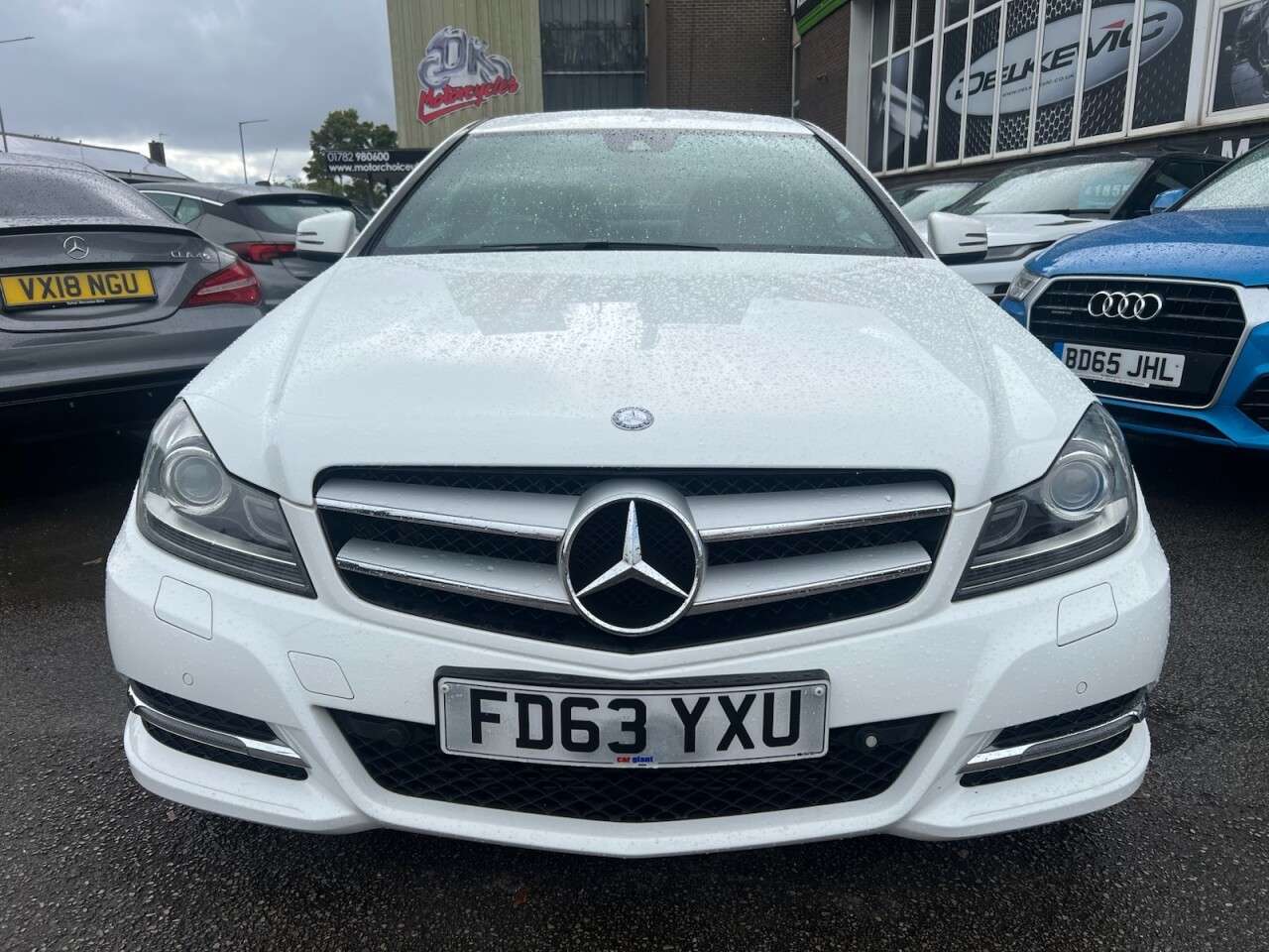 A 2014 MERCEDES-BENZ C CLASS 2.1 C220 CDI Executive SE Coupe 2dr Diesel Manual Euro 5 (s/s) (170 ps) A 2014 MERCEDES-BENZ C CLASS 2.1 C220 CDI Executive SE Coupe 2dr Diesel Manual Euro 5 (s/s) (170 ps)