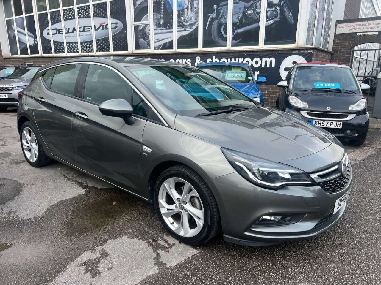 A 2018 VAUXHALL ASTRA 1.4i Turbo SRi Hatchback 5dr Petrol Manual Euro 6 (150 ps) A 2018 VAUXHALL ASTRA 1.4i Turbo SRi Hatchback 5dr Petrol Manual Euro 6 (150 ps)