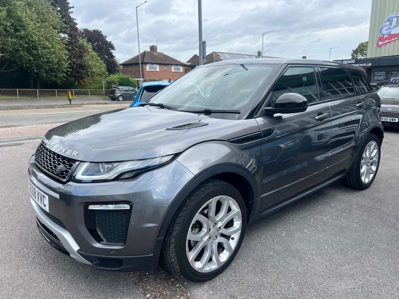 A 2018 LAND ROVER RANGE ROVER EVOQUE 2.0 TD4 HSE Dynamic SUV 5dr Diesel Auto 4WD Euro 6 (s/s) (180 ps) A 2018 LAND ROVER RANGE ROVER EVOQUE 2.0 TD4 HSE Dynamic SUV 5dr Diesel Auto 4WD Euro 6 (s/s) (180 ps)