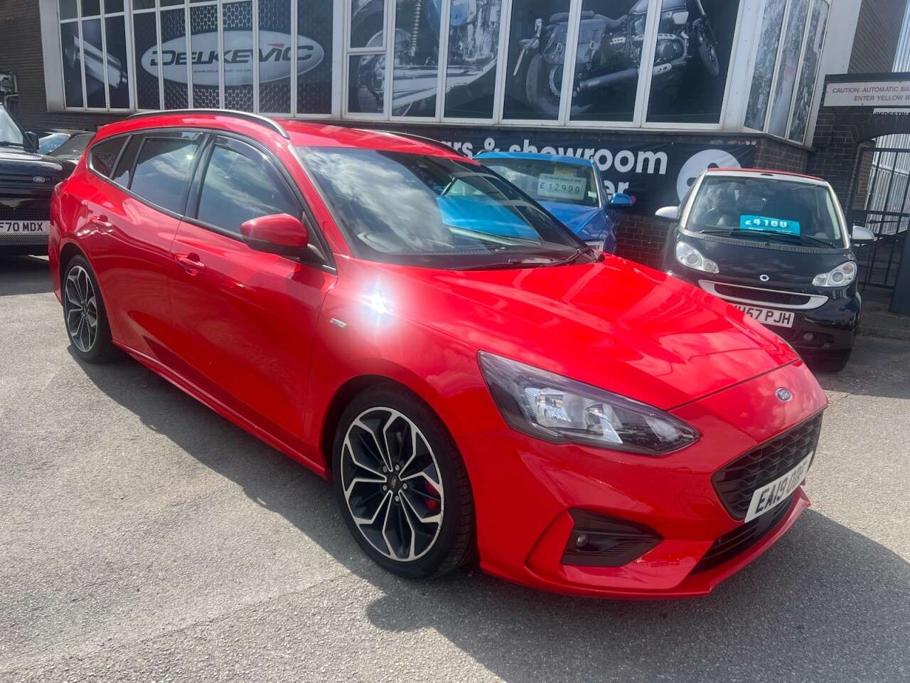 A 2019 FORD FOCUS 2.0 EcoBlue ST-Line X Estate 5dr Diesel Auto Euro 6 (s/s) (150 ps) A 2019 FORD FOCUS 2.0 EcoBlue ST-Line X Estate 5dr Diesel Auto Euro 6 (s/s) (150 ps)
