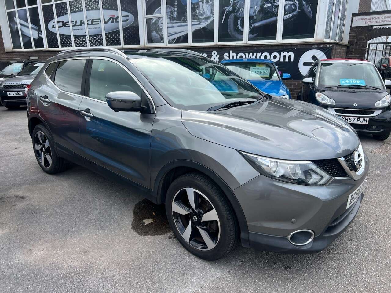 A 2016 NISSAN QASHQAI 1.5 dCi N-Vision SUV 5dr Diesel Manual 2WD Euro 6 (s/s) (110 ps) A 2016 NISSAN QASHQAI 1.5 dCi N-Vision SUV 5dr Diesel Manual 2WD Euro 6 (s/s) (110 ps)