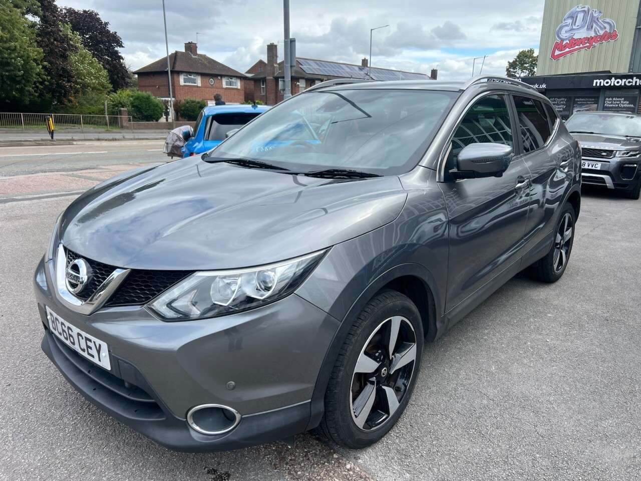 A 2016 NISSAN QASHQAI 1.5 dCi N-Vision SUV 5dr Diesel Manual 2WD Euro 6 (s/s) (110 ps) A 2016 NISSAN QASHQAI 1.5 dCi N-Vision SUV 5dr Diesel Manual 2WD Euro 6 (s/s) (110 ps)