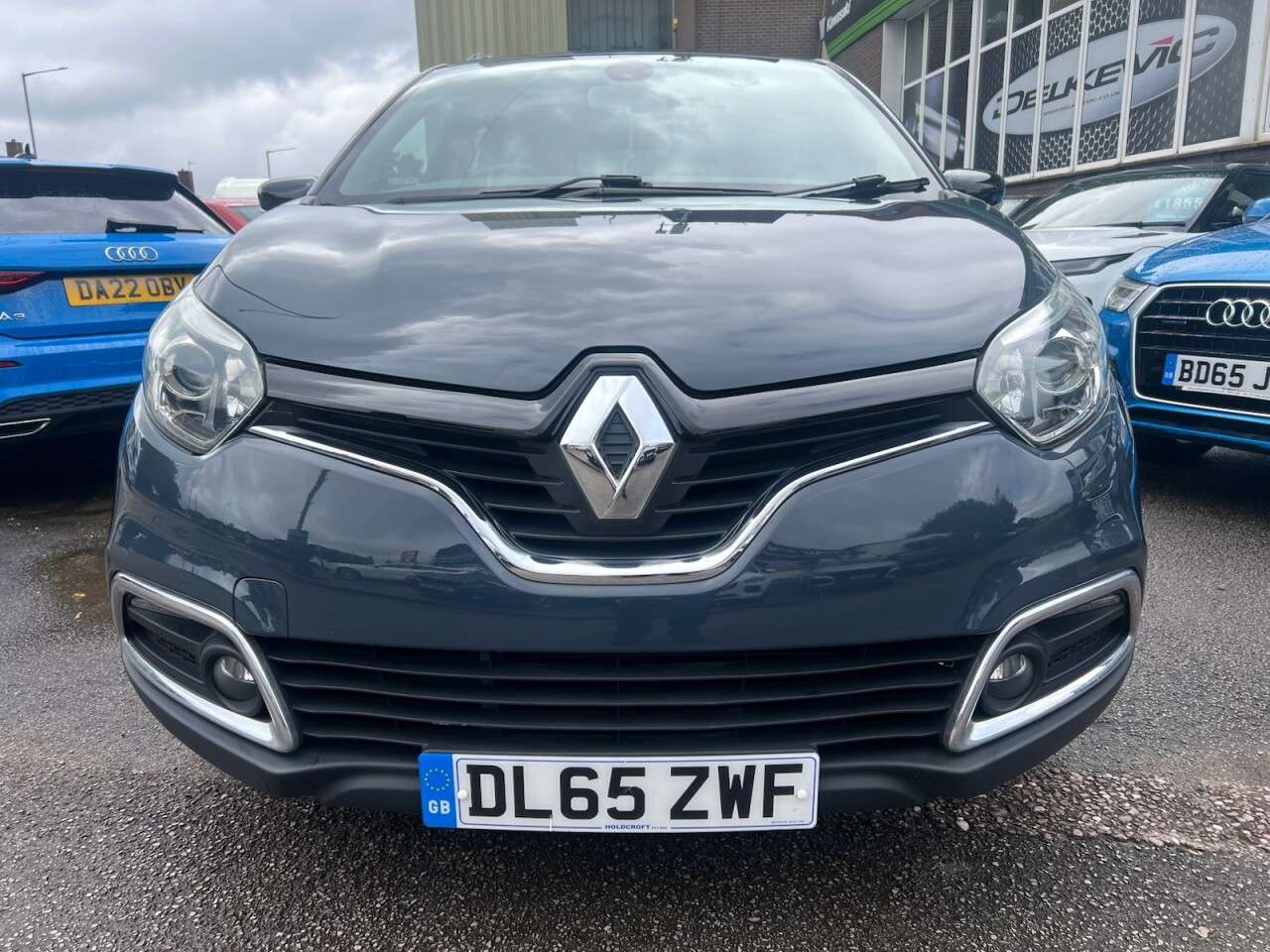 A 2015 RENAULT CAPTUR 0.9 TCe ENERGY Dynamique Nav SUV 5dr Petrol Manual Euro 6 (s/s) (90 ps) A 2015 RENAULT CAPTUR 0.9 TCe ENERGY Dynamique Nav SUV 5dr Petrol Manual Euro 6 (s/s) (90 ps)