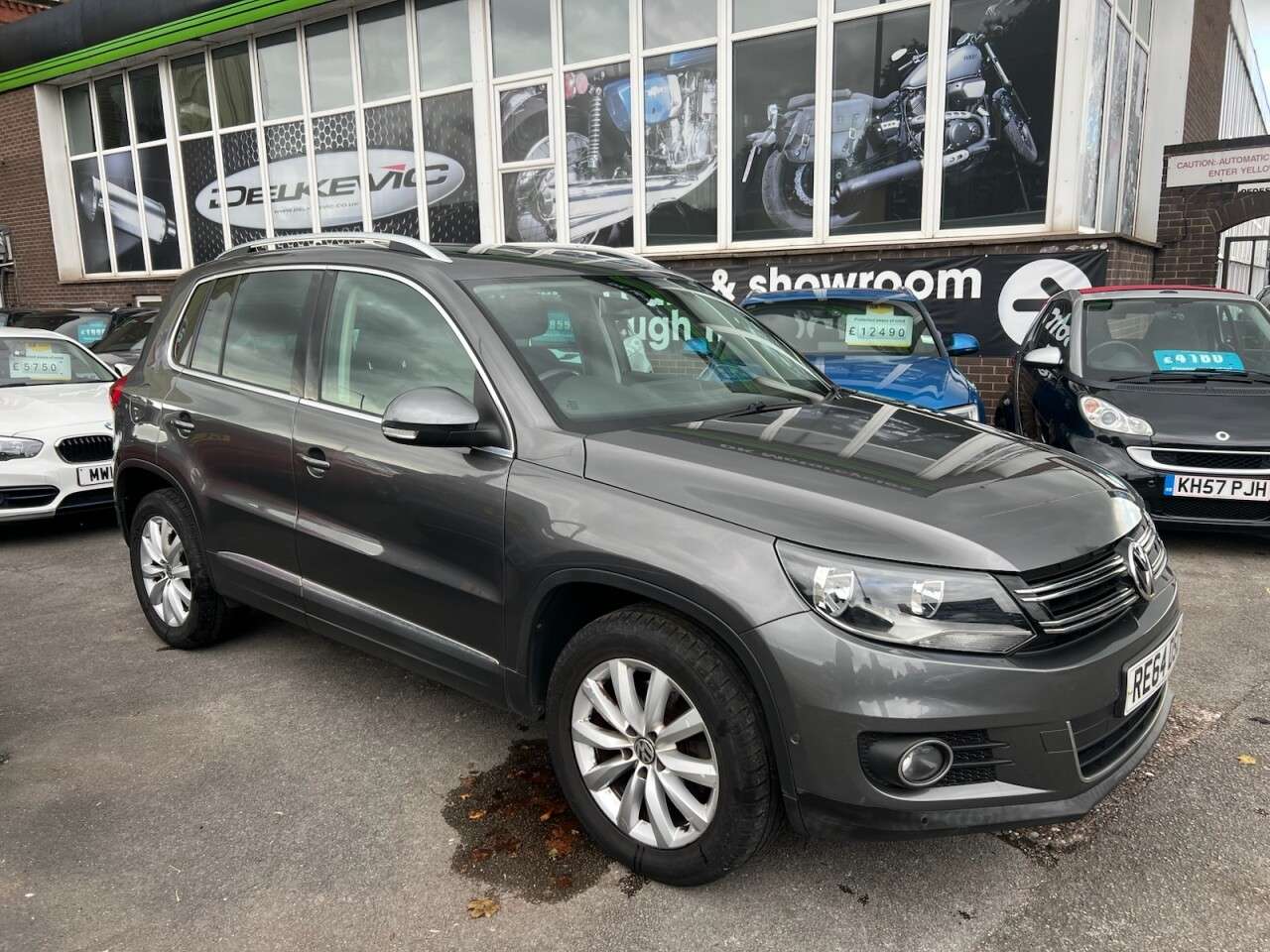 A 2014 VOLKSWAGEN TIGUAN 2.0 TDI BlueMotion Tech Match SUV 5dr Diesel DSG 4WD Euro 5 (s/s) (140 ps) A 2014 VOLKSWAGEN TIGUAN 2.0 TDI BlueMotion Tech Match SUV 5dr Diesel DSG 4WD Euro 5 (s/s) (140 ps)