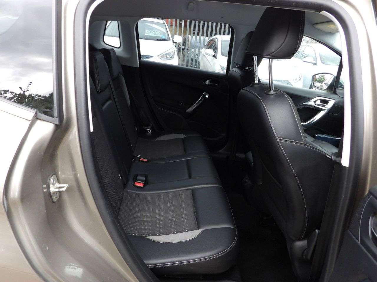2015 PEUGEOT 2008 2015 PEUGEOT 2008