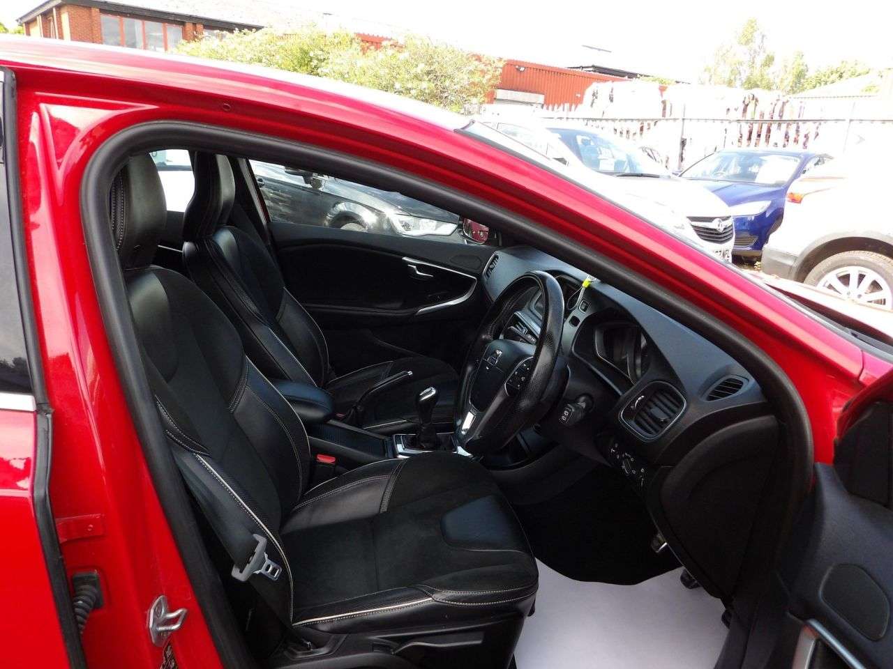 2015 VOLVO V40 2015 VOLVO V40