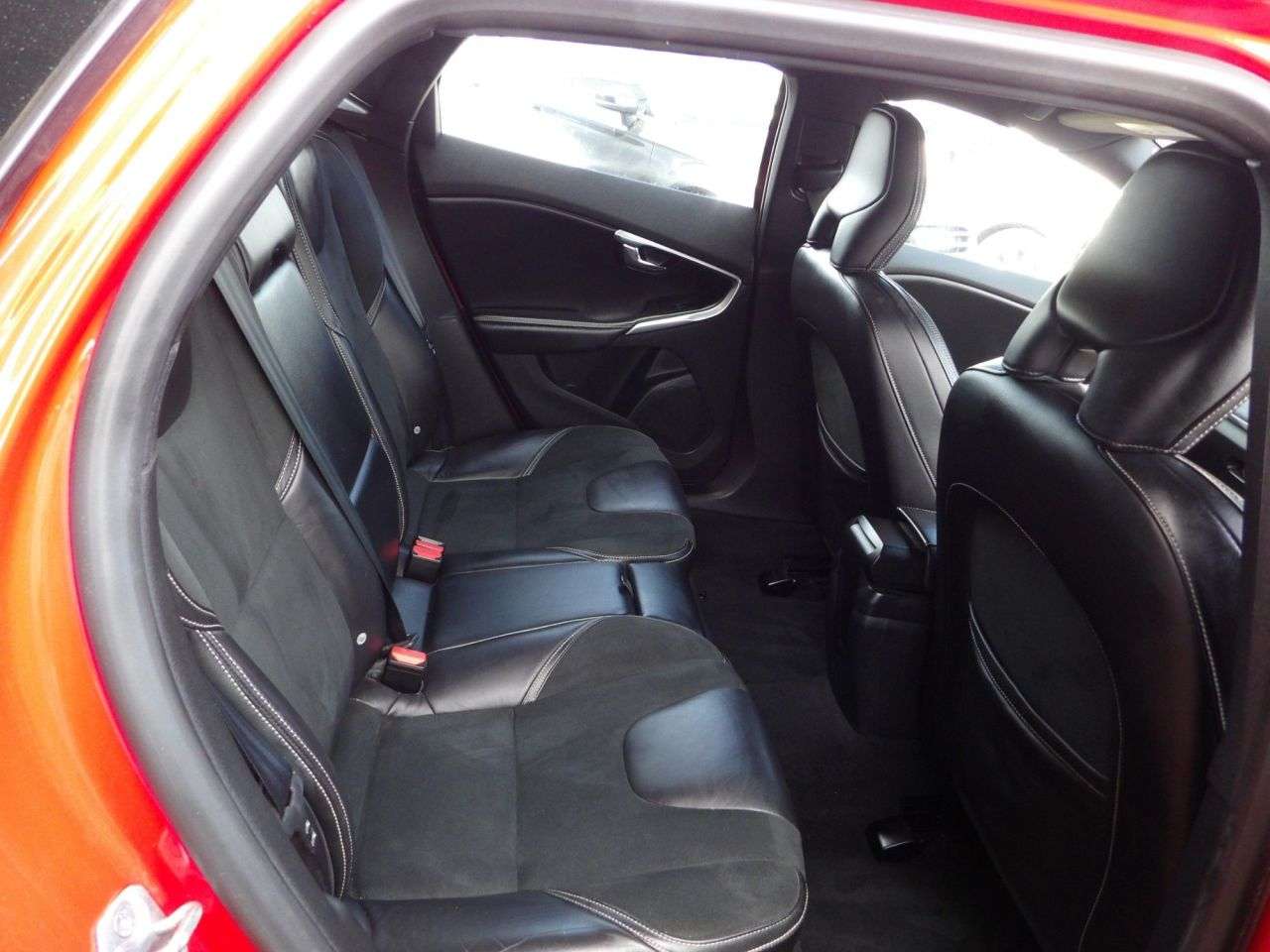 2015 VOLVO V40 2015 VOLVO V40