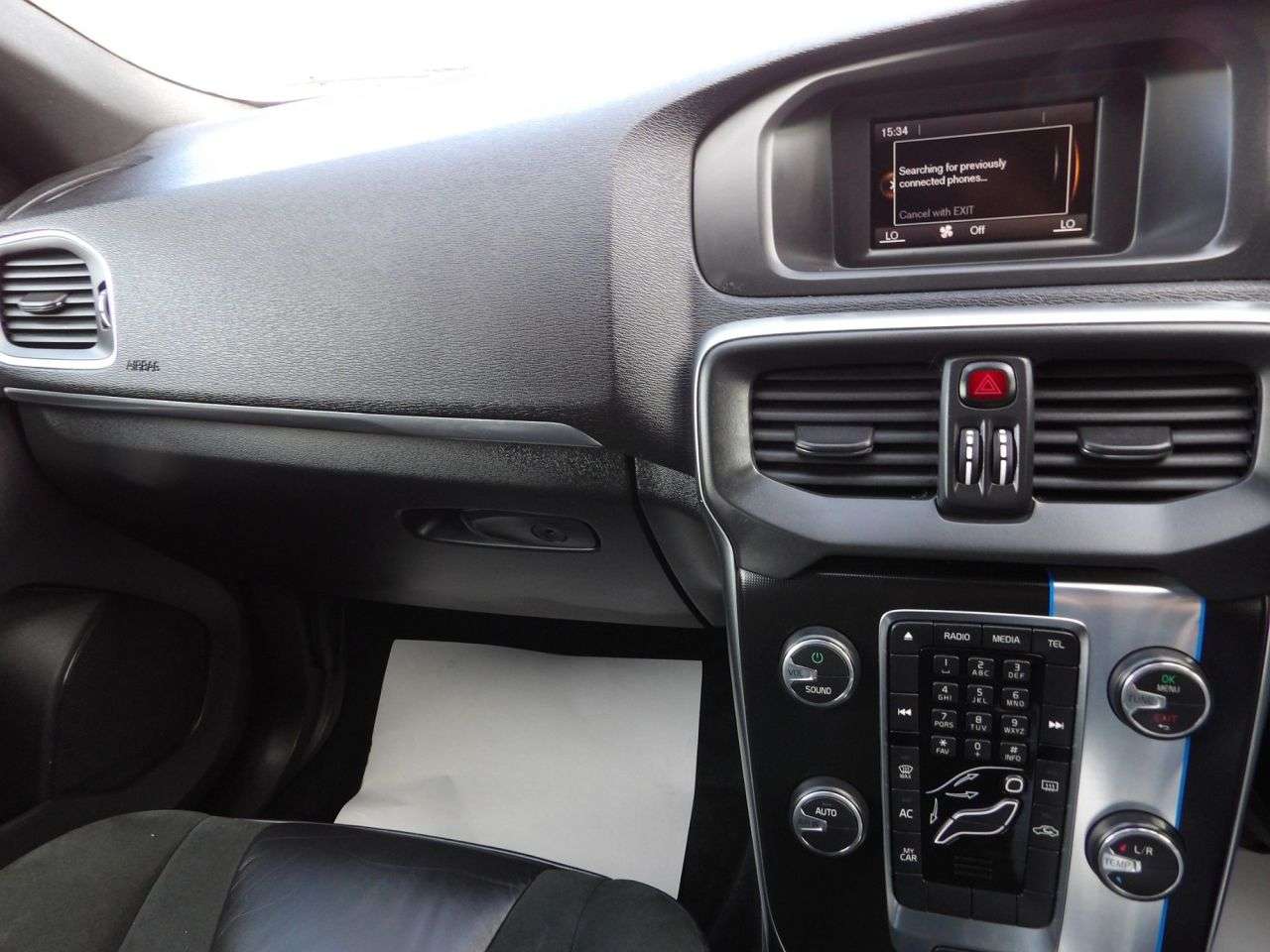 2015 VOLVO V40 2015 VOLVO V40