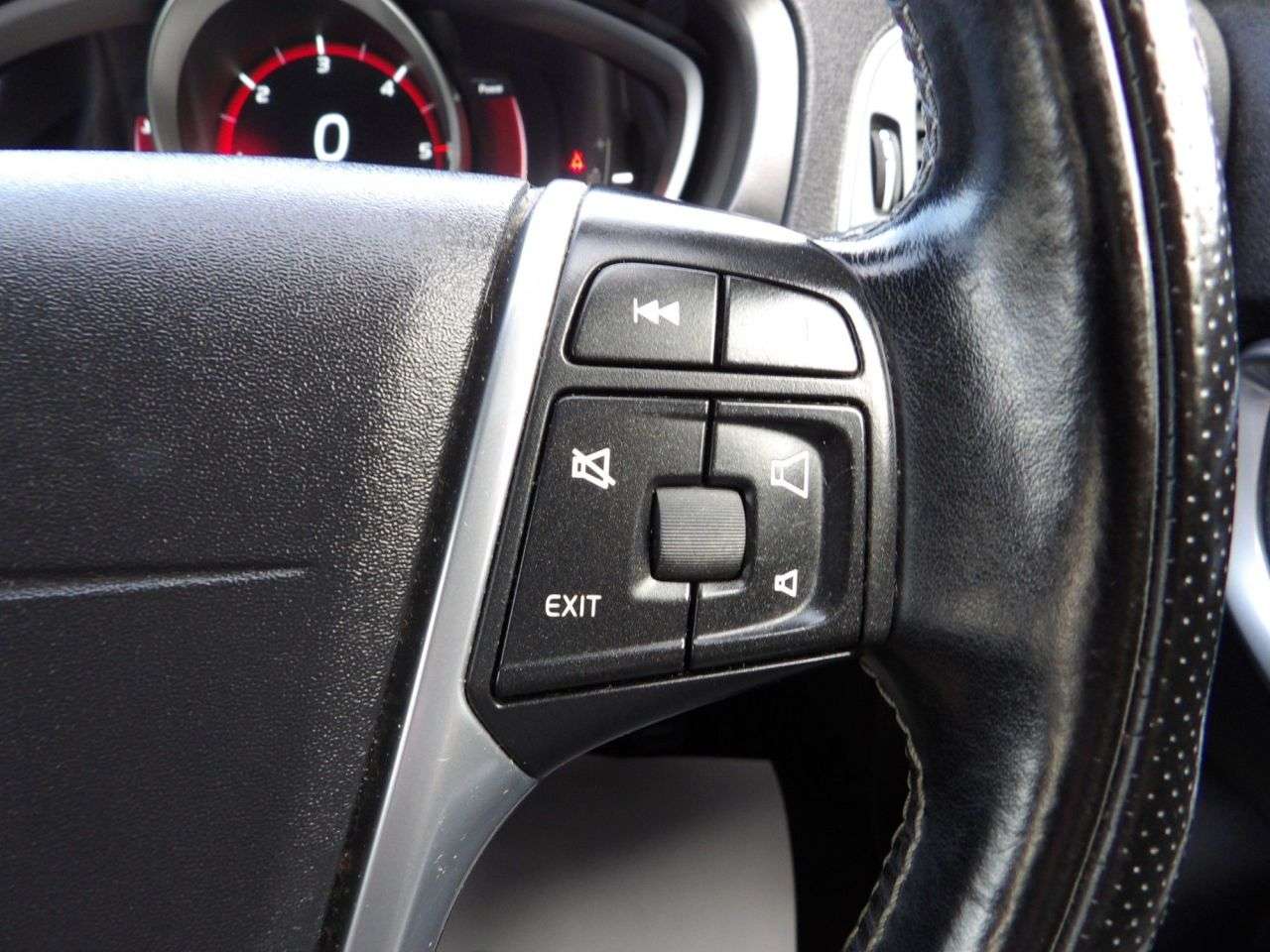 2015 VOLVO V40 2015 VOLVO V40