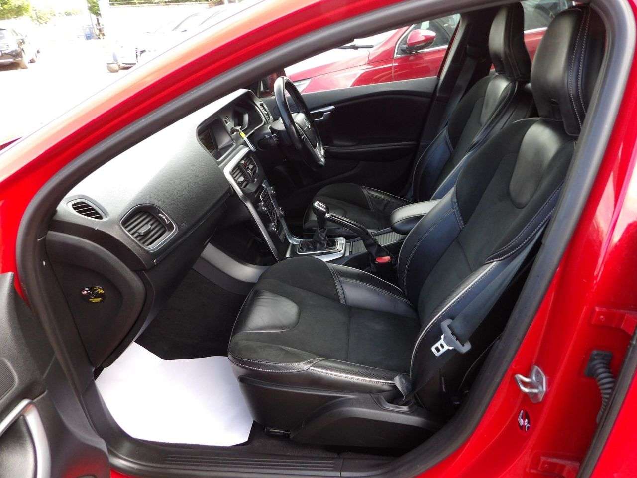 2015 VOLVO V40 2015 VOLVO V40