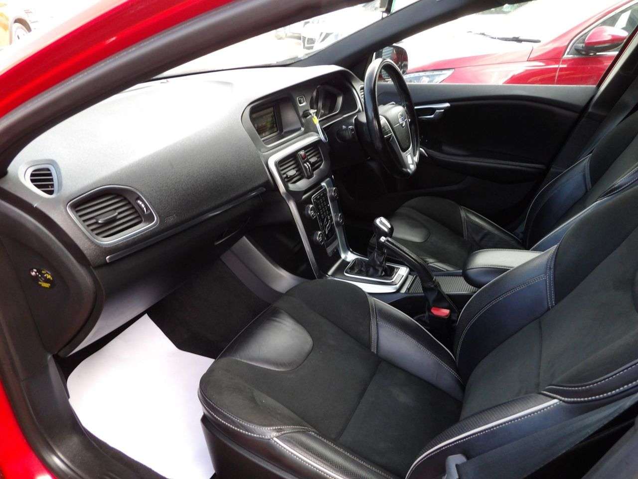 2015 VOLVO V40 2015 VOLVO V40