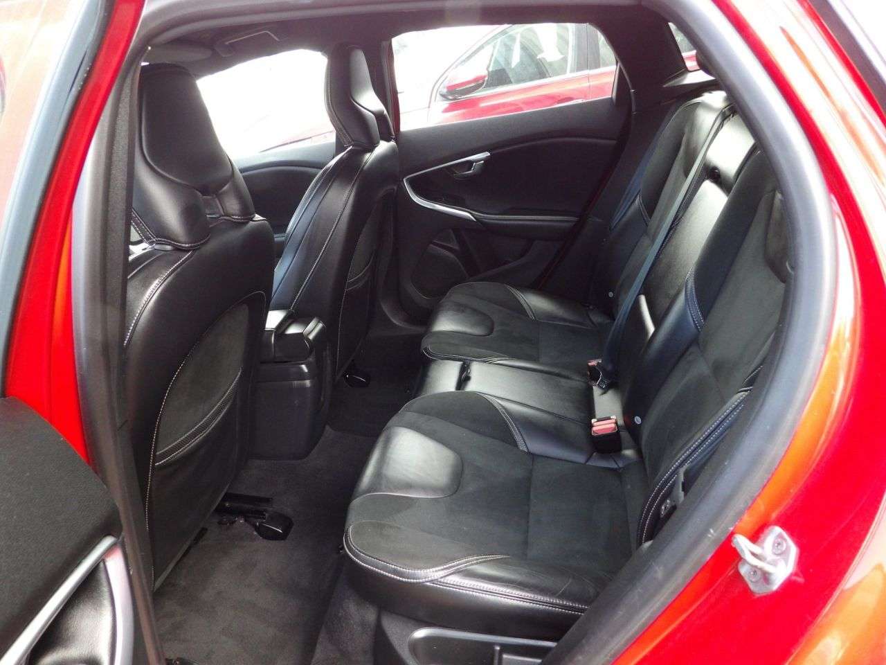 2015 VOLVO V40 2015 VOLVO V40