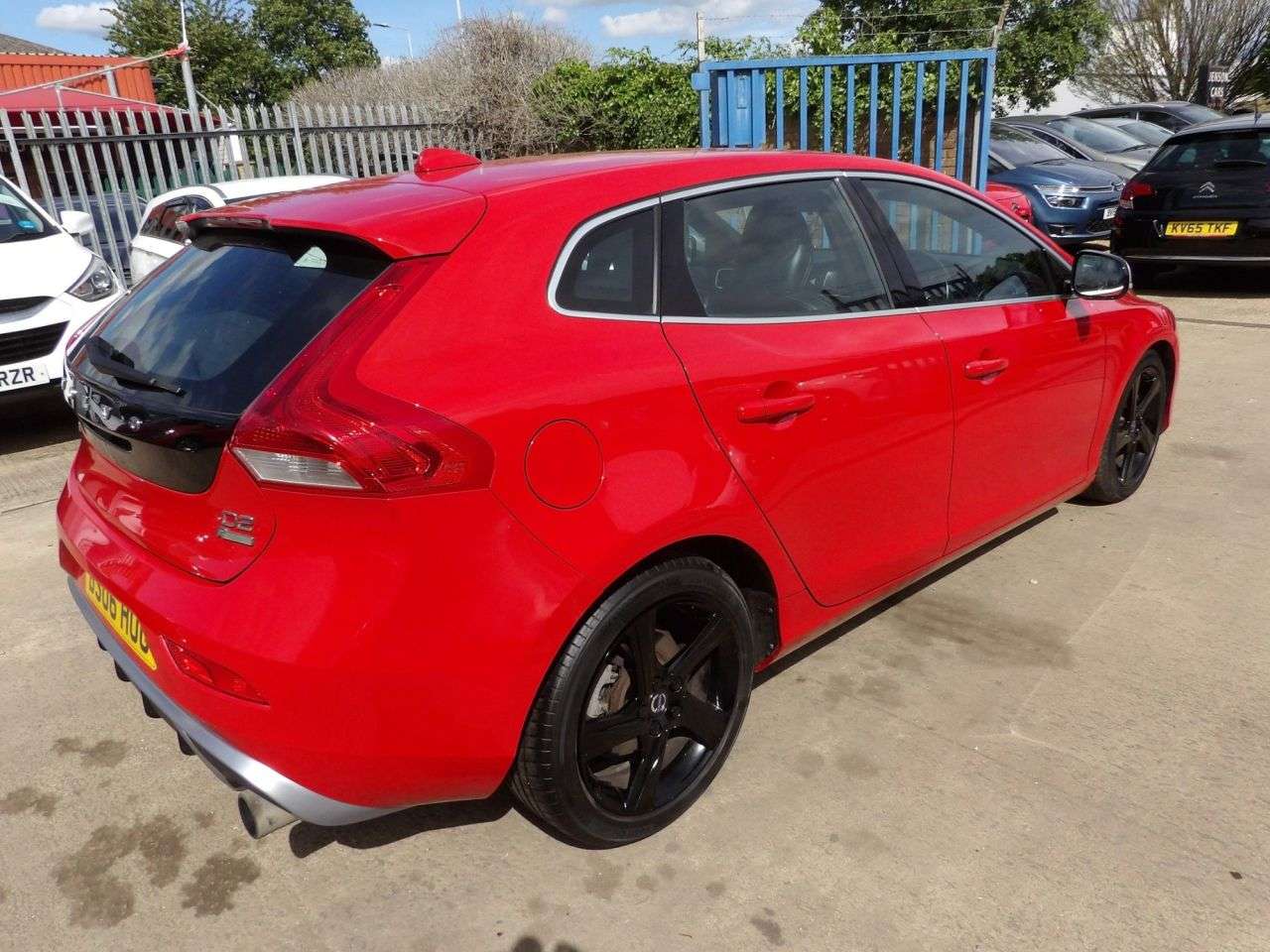 2015 VOLVO V40 2015 VOLVO V40