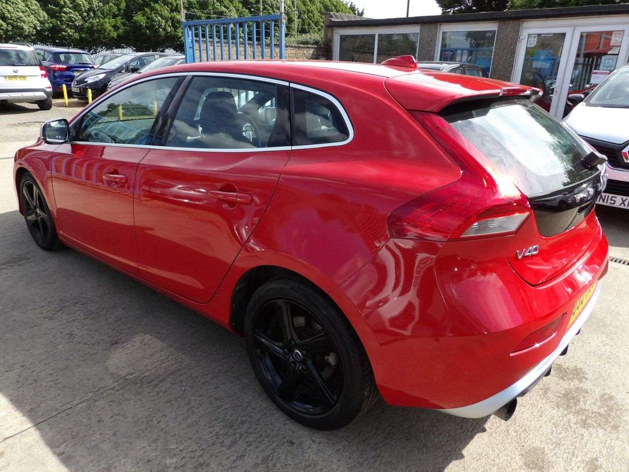2015 VOLVO V40 2015 VOLVO V40