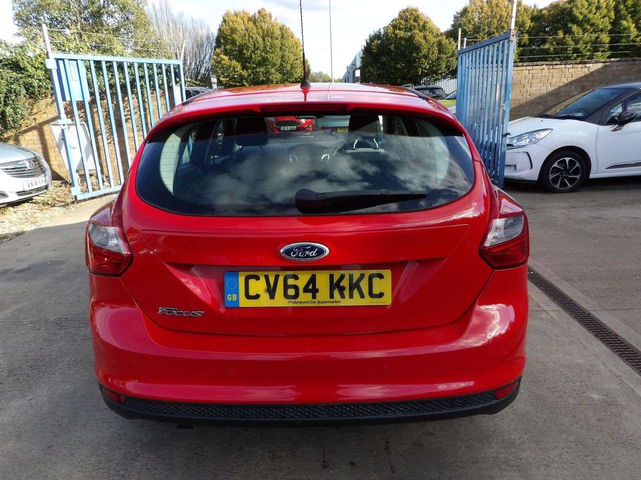 A 2014 FORD FOCUS 1.6 TDCi Zetec Navigator Hatchback 5dr Diesel Manual Euro 5 (s/s) (115 ps) A 2014 FORD FOCUS 1.6 TDCi Zetec Navigator Hatchback 5dr Diesel Manual Euro 5 (s/s) (115 ps)