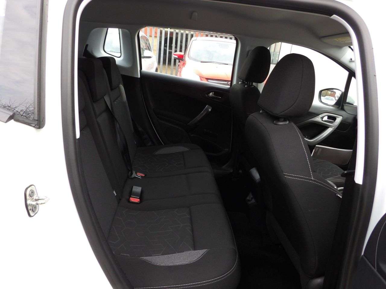 2016 PEUGEOT 2008 2016 PEUGEOT 2008