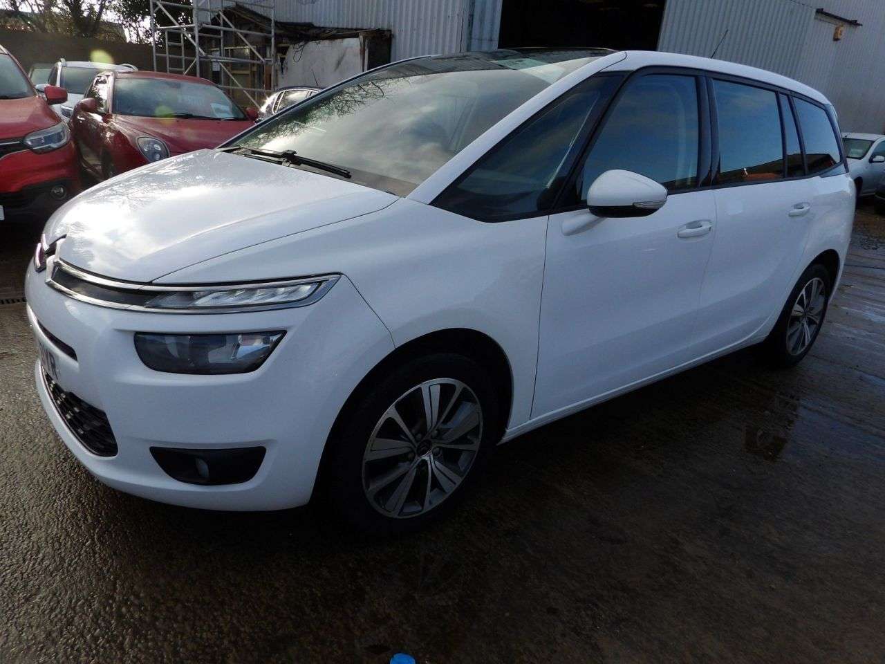 A 2016 CITROEN GRAND C4 PICASSO 1.6 BlueHDi Selection MPV 5dr Diesel Manual Euro 6 (s/s) (120 ps) A 2016 CITROEN GRAND C4 PICASSO 1.6 BlueHDi Selection MPV 5dr Diesel Manual Euro 6 (s/s) (120 ps)