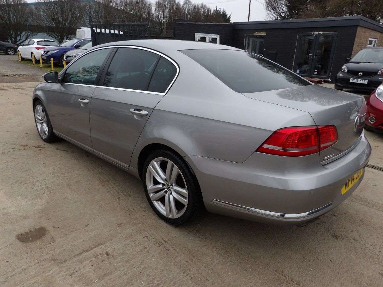 A 2014 VOLKSWAGEN PASSAT 2.0 TDI BlueMotion Tech Executive Style Saloon 4dr Diesel Manual Euro 5 (s/ A 2014 VOLKSWAGEN PASSAT 2.0 TDI BlueMotion Tech Executive Style Saloon 4dr Diesel Manual Euro 5 (s/