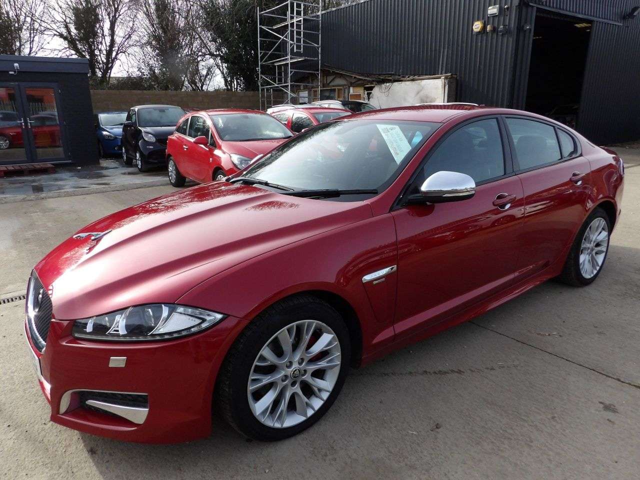 A 2014 JAGUAR XF 2.2d R-Sport Saloon 4dr Diesel Auto Euro 5 (s/s) (200 ps) A 2014 JAGUAR XF 2.2d R-Sport Saloon 4dr Diesel Auto Euro 5 (s/s) (200 ps)