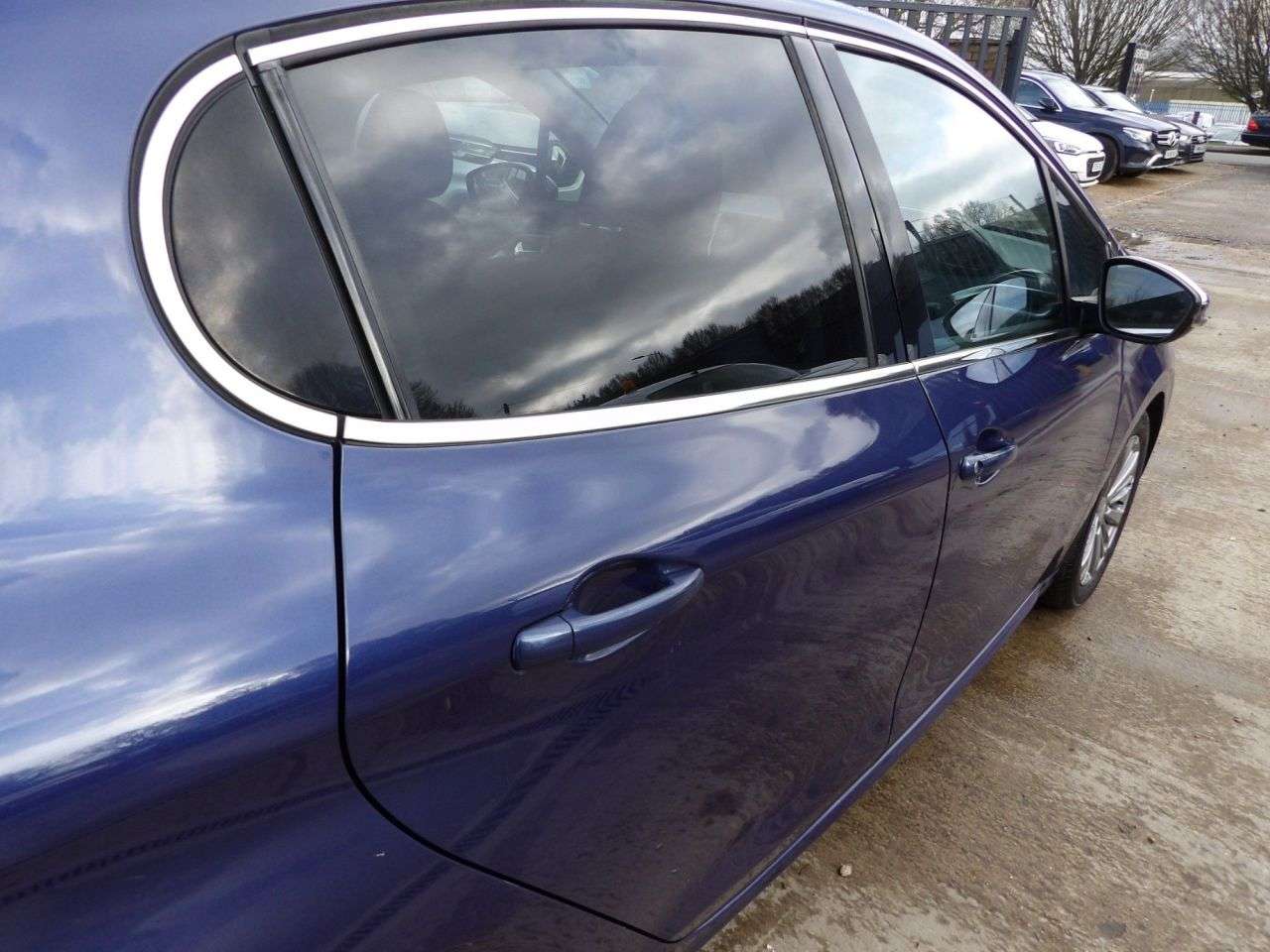 2015 PEUGEOT 208 2015 PEUGEOT 208