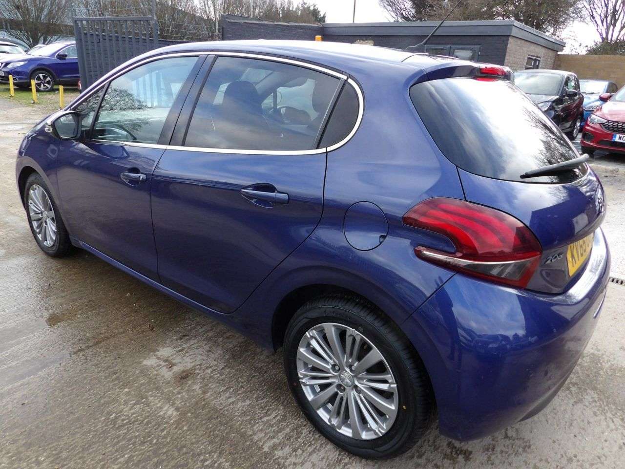 A 2015 PEUGEOT 208 1.6 BlueHDi Allure Hatchback 5dr Diesel Manual Euro 6 (75 ps) A 2015 PEUGEOT 208 1.6 BlueHDi Allure Hatchback 5dr Diesel Manual Euro 6 (75 ps)