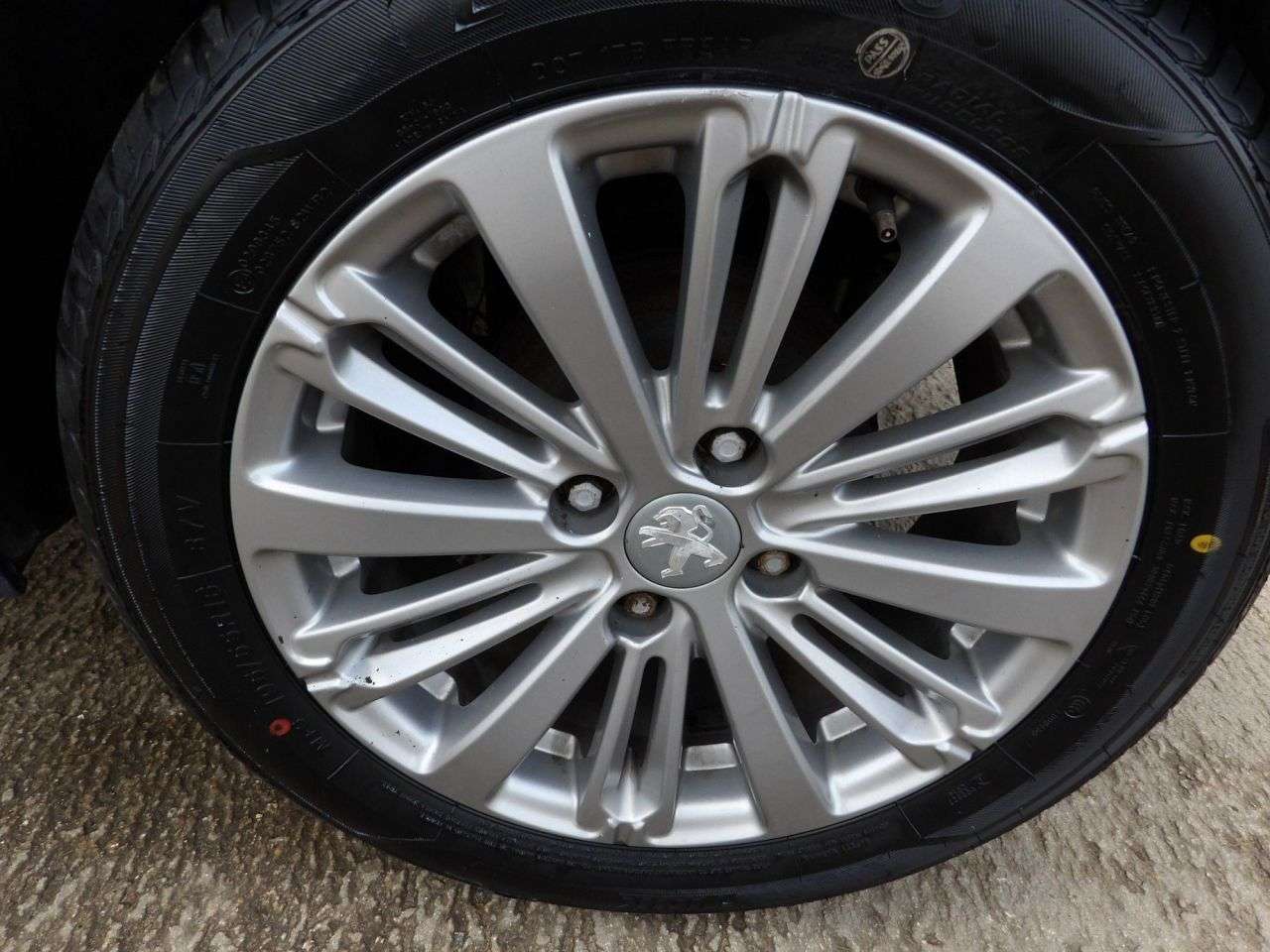 2015 PEUGEOT 208 2015 PEUGEOT 208