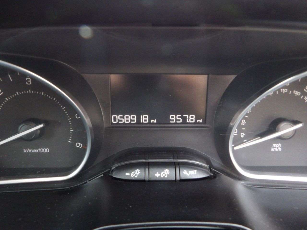 2015 PEUGEOT 208 2015 PEUGEOT 208