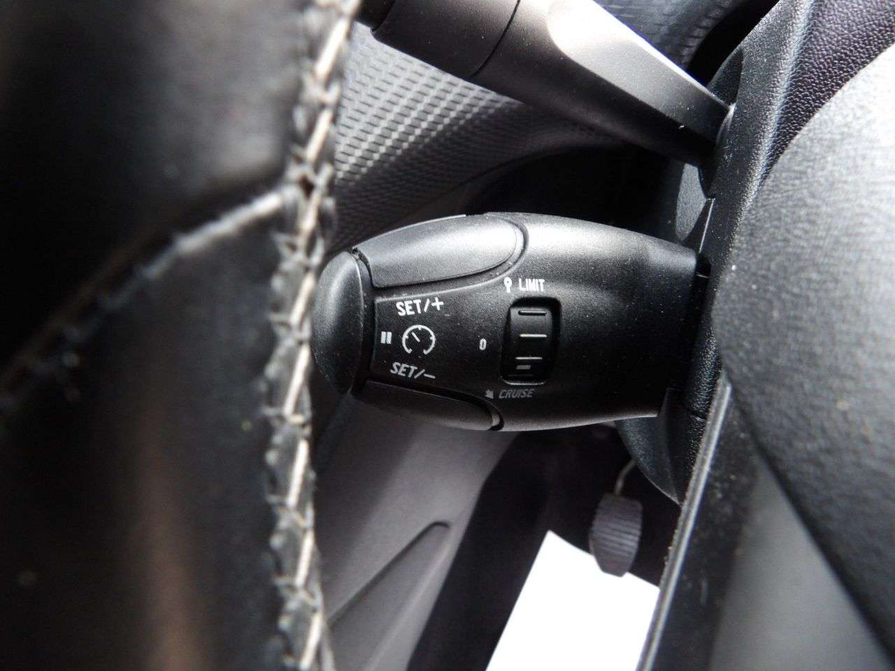 2015 PEUGEOT 208 2015 PEUGEOT 208