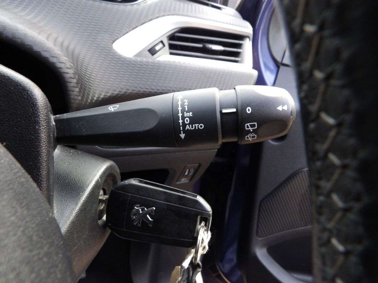 2015 PEUGEOT 208 2015 PEUGEOT 208