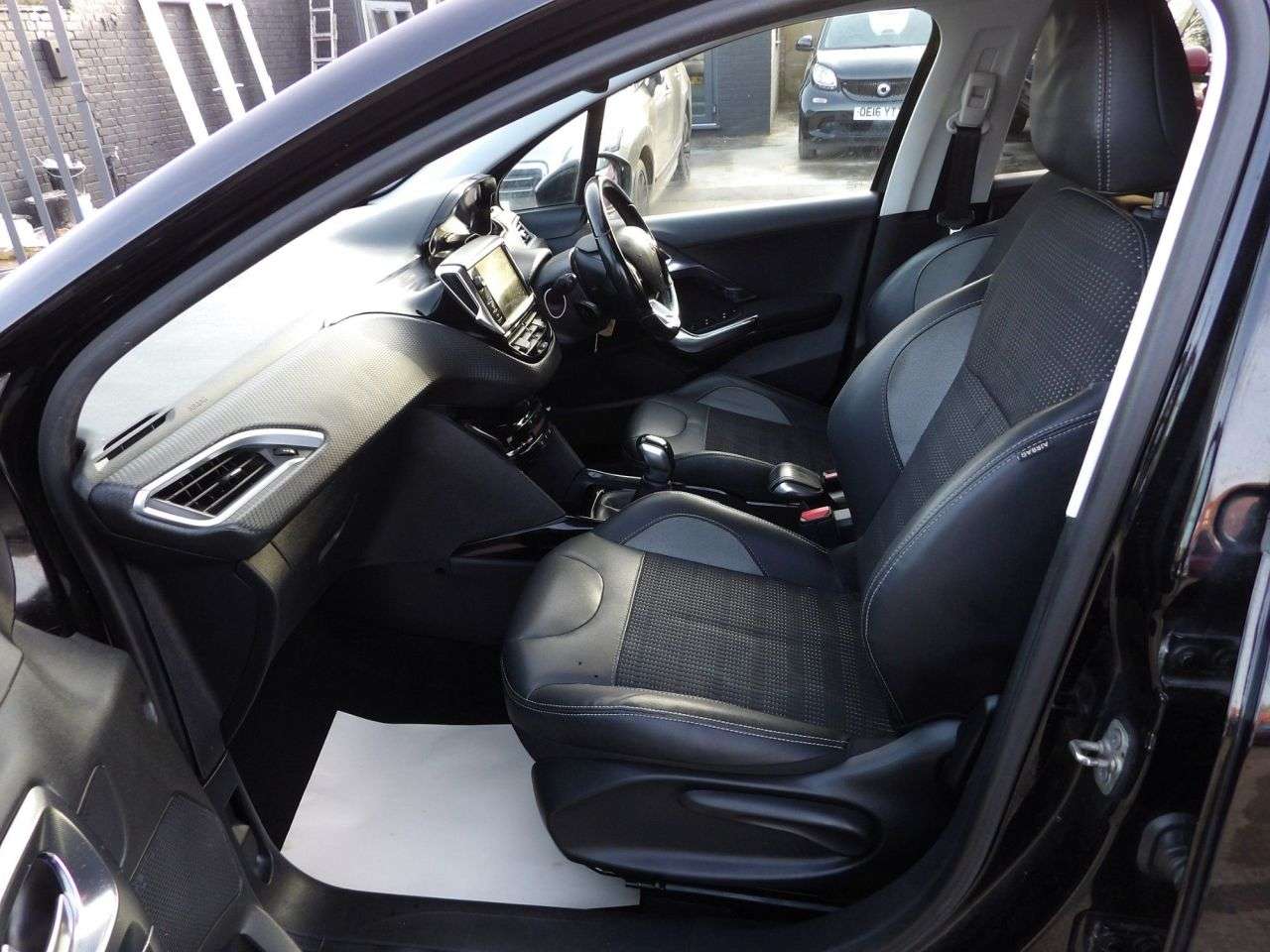 2017 PEUGEOT 2008 2017 PEUGEOT 2008