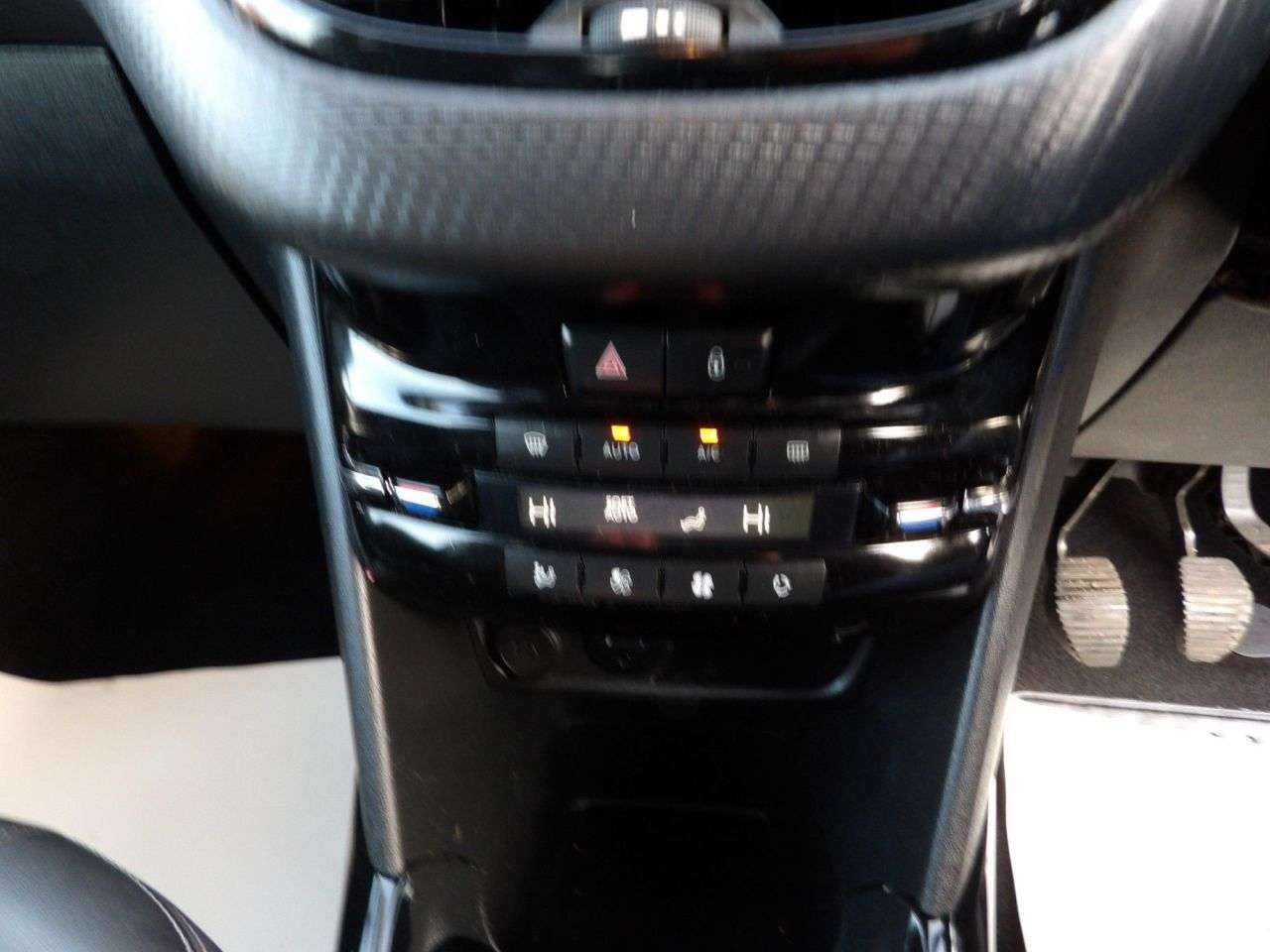 2017 PEUGEOT 2008 2017 PEUGEOT 2008