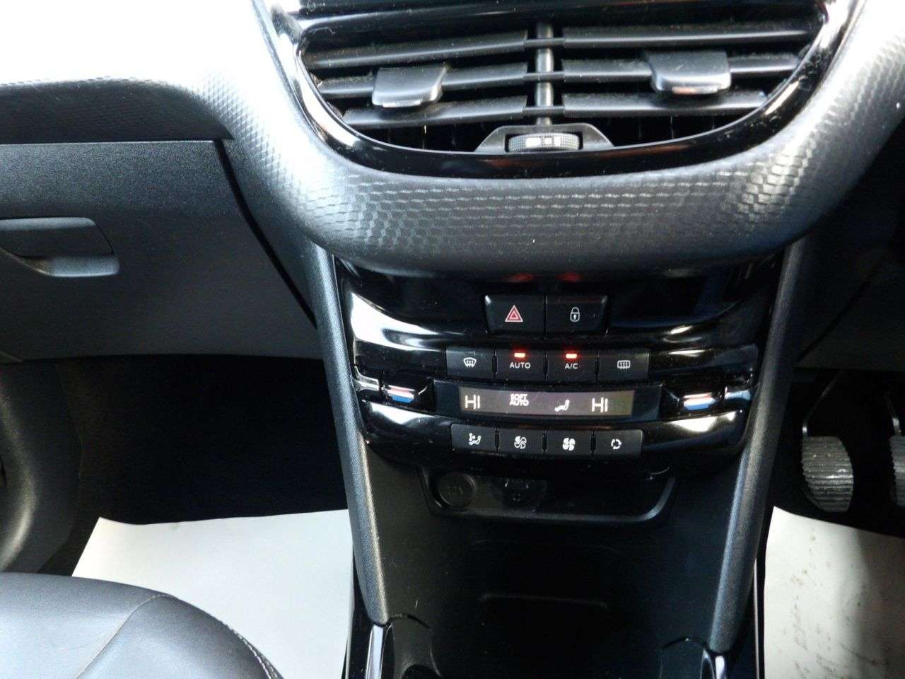 2017 PEUGEOT 2008 2017 PEUGEOT 2008