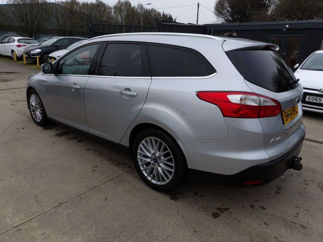 A 2014 FORD FOCUS 1.6 TDCi Zetec Estate 5dr Diesel Manual Euro 5 (s/s) (115 ps) A 2014 FORD FOCUS 1.6 TDCi Zetec Estate 5dr Diesel Manual Euro 5 (s/s) (115 ps)
