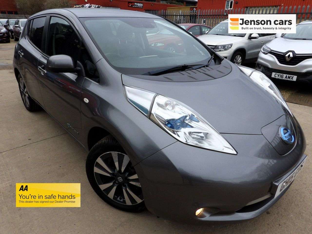 A 2015 NISSAN LEAF 24kWh Tekna Hatchback 5dr Electric Auto (107 bhp) A 2015 NISSAN LEAF 24kWh Tekna Hatchback 5dr Electric Auto (107 bhp)