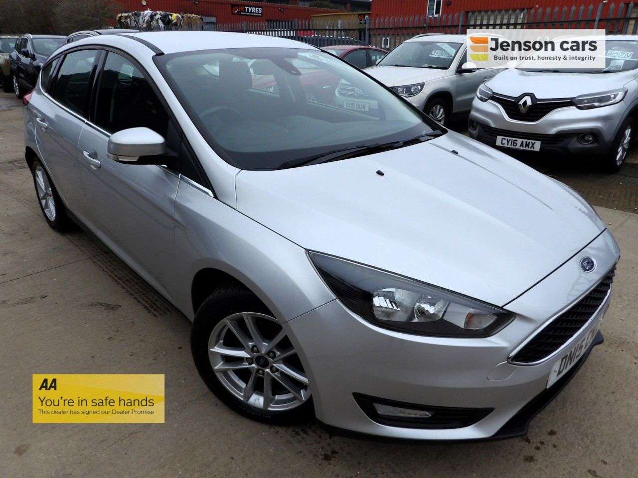 A 2015 FORD FOCUS 1.6 TDCi Zetec Hatchback 5dr Diesel Manual Euro 5 (s/s) (115 ps) A 2015 FORD FOCUS 1.6 TDCi Zetec Hatchback 5dr Diesel Manual Euro 5 (s/s) (115 ps)