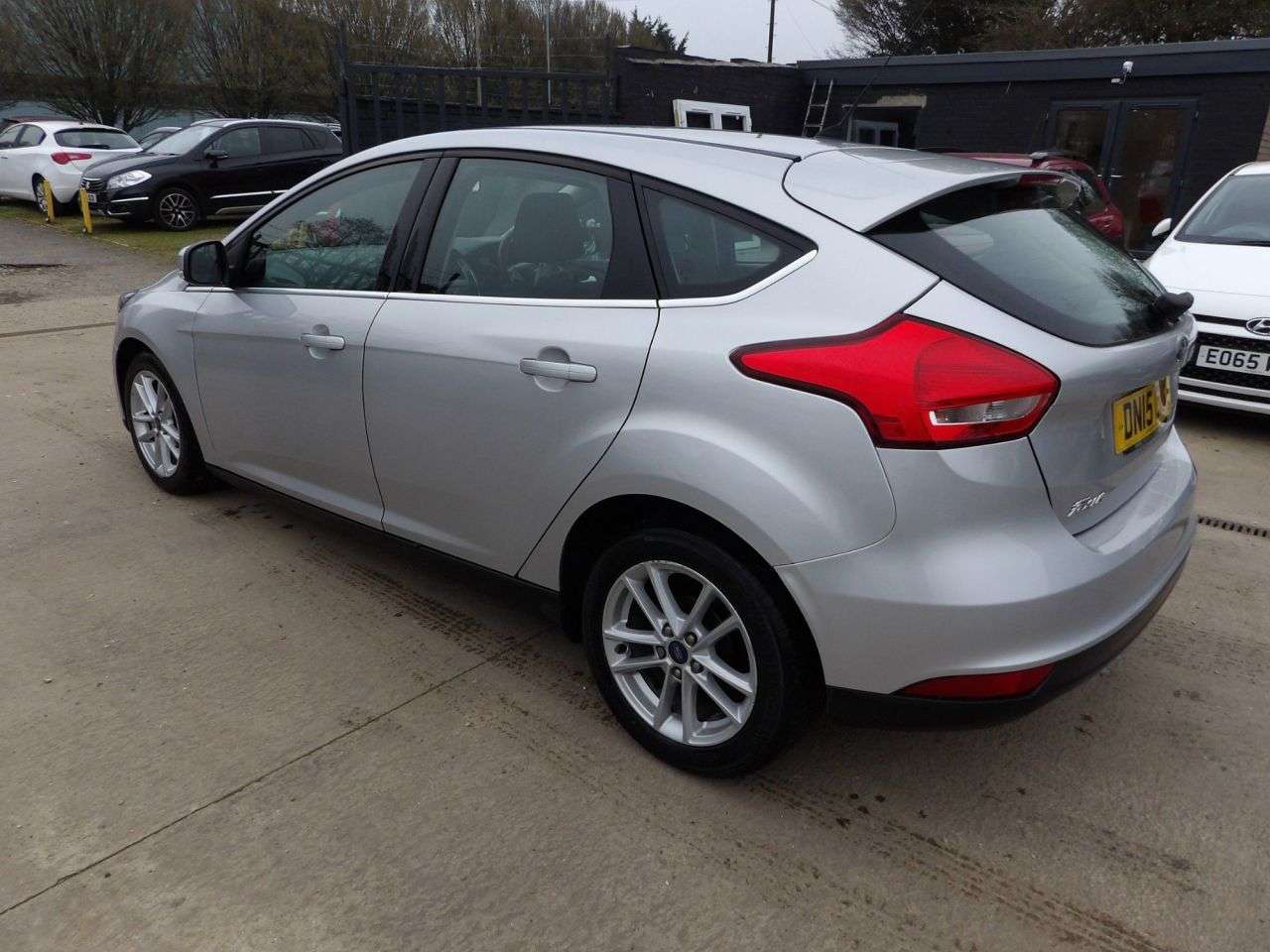A 2015 FORD FOCUS 1.6 TDCi Zetec Hatchback 5dr Diesel Manual Euro 5 (s/s) (115 ps) A 2015 FORD FOCUS 1.6 TDCi Zetec Hatchback 5dr Diesel Manual Euro 5 (s/s) (115 ps)