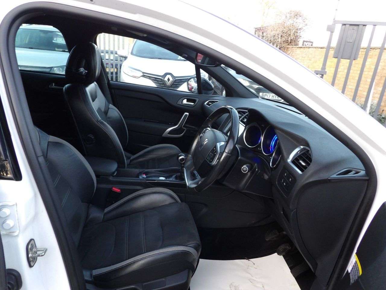 2016 DS AUTOMOBILES DS 4 CROSSBACK 2016 DS AUTOMOBILES DS 4 CROSSBACK