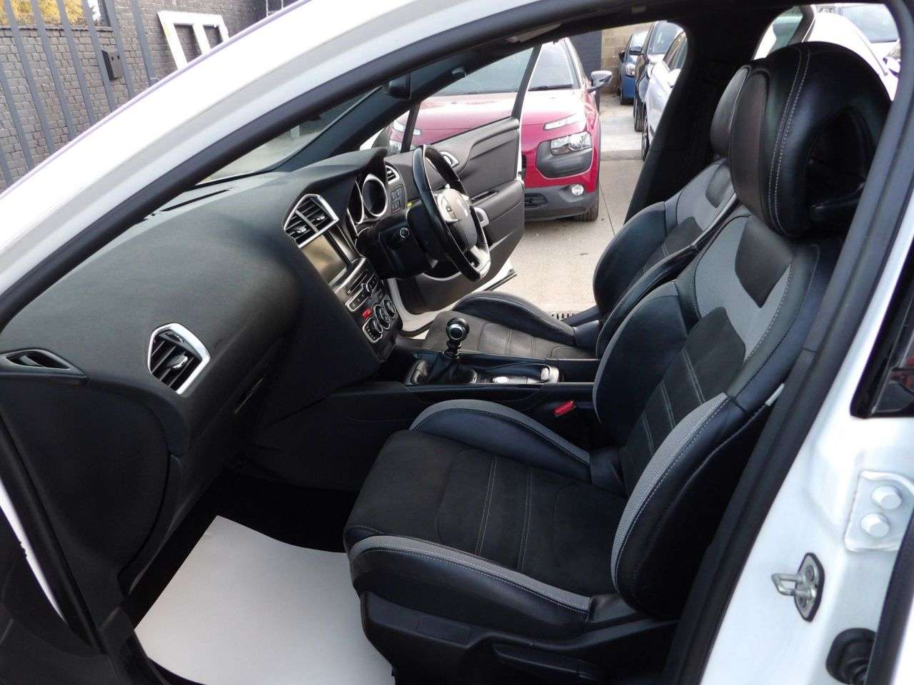 2016 DS AUTOMOBILES DS 4 CROSSBACK 2016 DS AUTOMOBILES DS 4 CROSSBACK