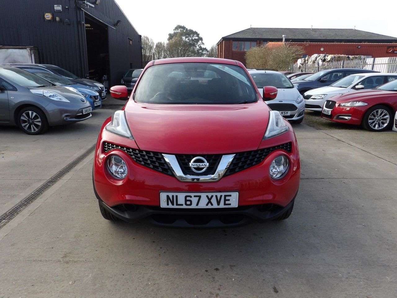 A 2017 NISSAN JUKE 1.6 Visia SUV 5dr Petrol Manual Euro 6 (94 ps) A 2017 NISSAN JUKE 1.6 Visia SUV 5dr Petrol Manual Euro 6 (94 ps)