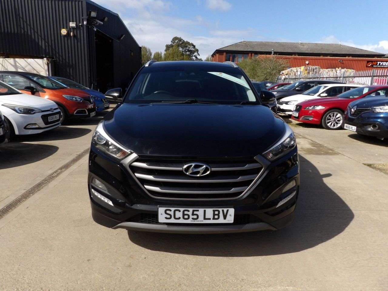 A 2015 HYUNDAI TUCSON 1.7 CRDi Blue Drive SE Nav SUV 5dr Diesel Manual Euro 6 (s/s) (116 ps) A 2015 HYUNDAI TUCSON 1.7 CRDi Blue Drive SE Nav SUV 5dr Diesel Manual Euro 6 (s/s) (116 ps)
