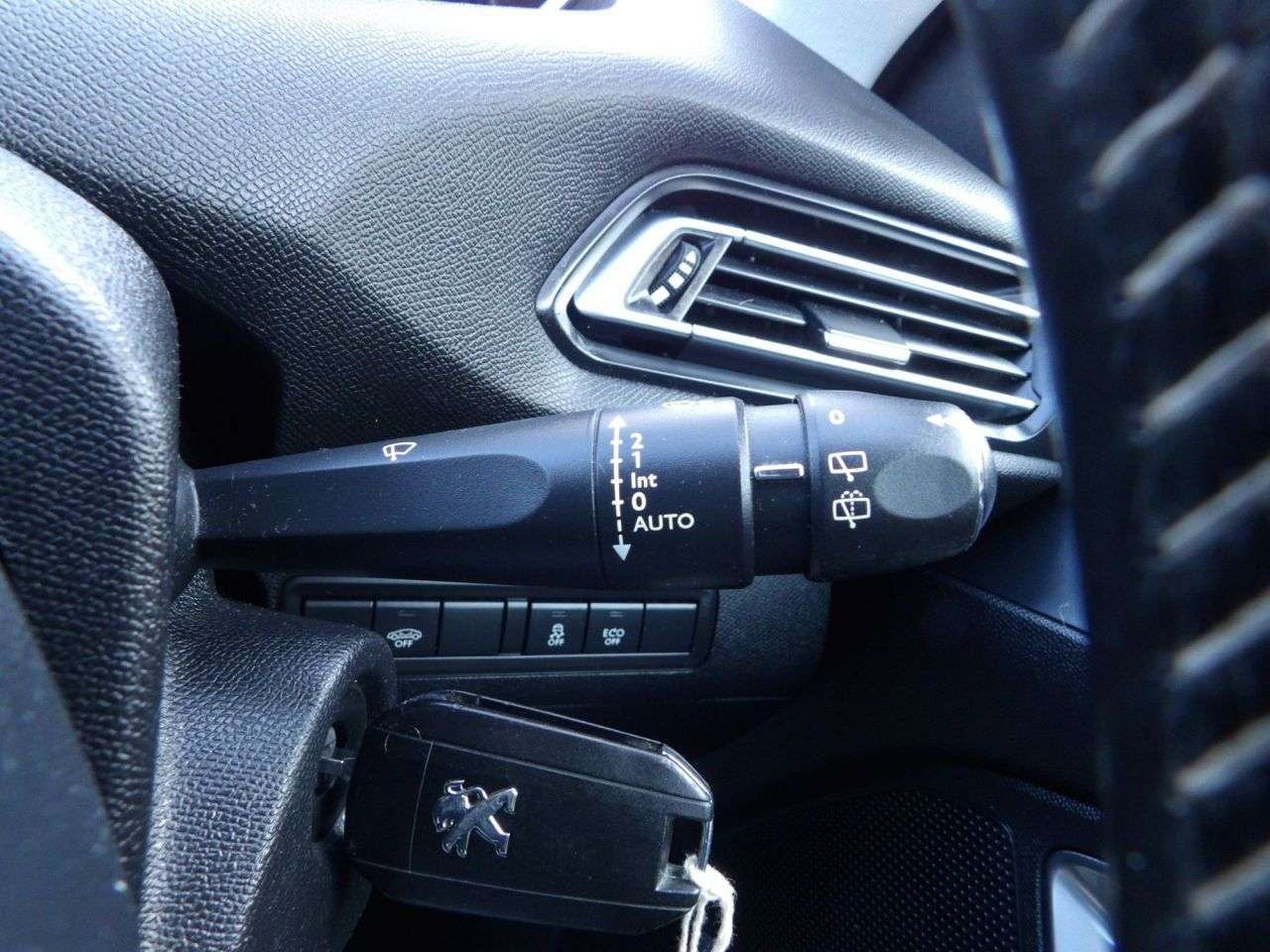 2015 PEUGEOT 308 2015 PEUGEOT 308